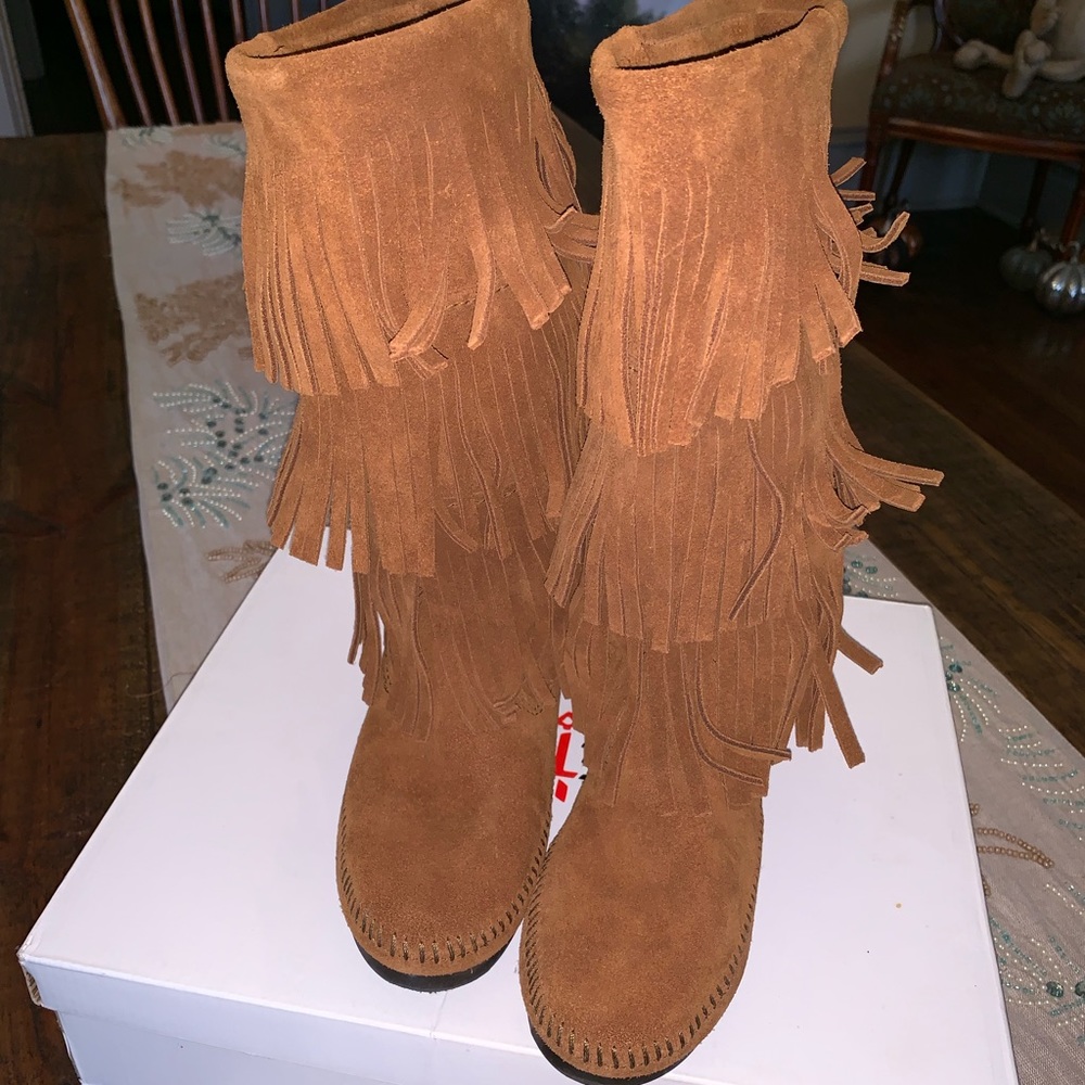 Brand New Minnetonka 3- Layer Fringe Boot